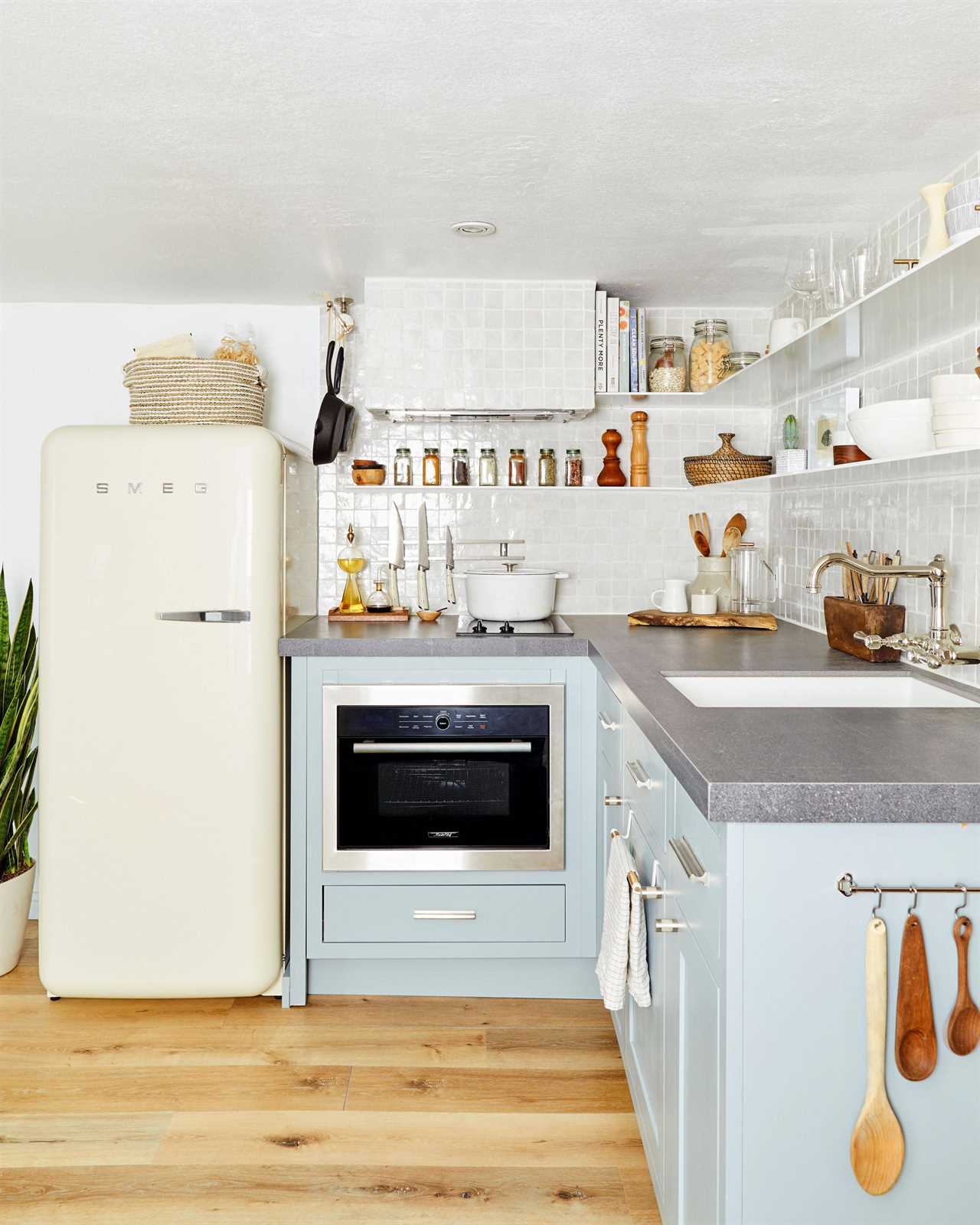 how decorate small kitchen