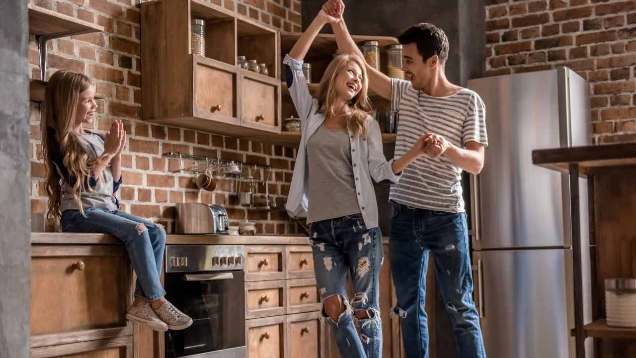 Use Open Shelves in Your Kitchen Instead of Cabinets