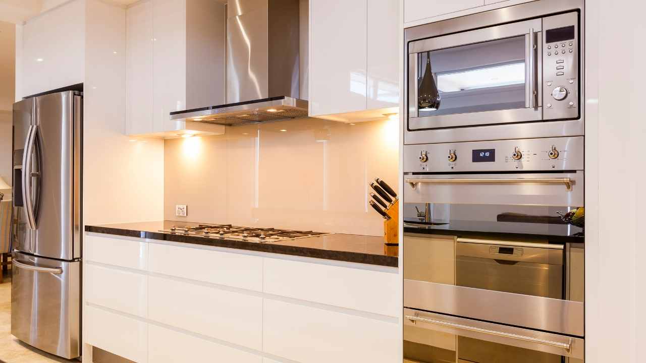 75 Laundry Room With Beige Cabinets And White Walls Design Ideas You'll Love ☆