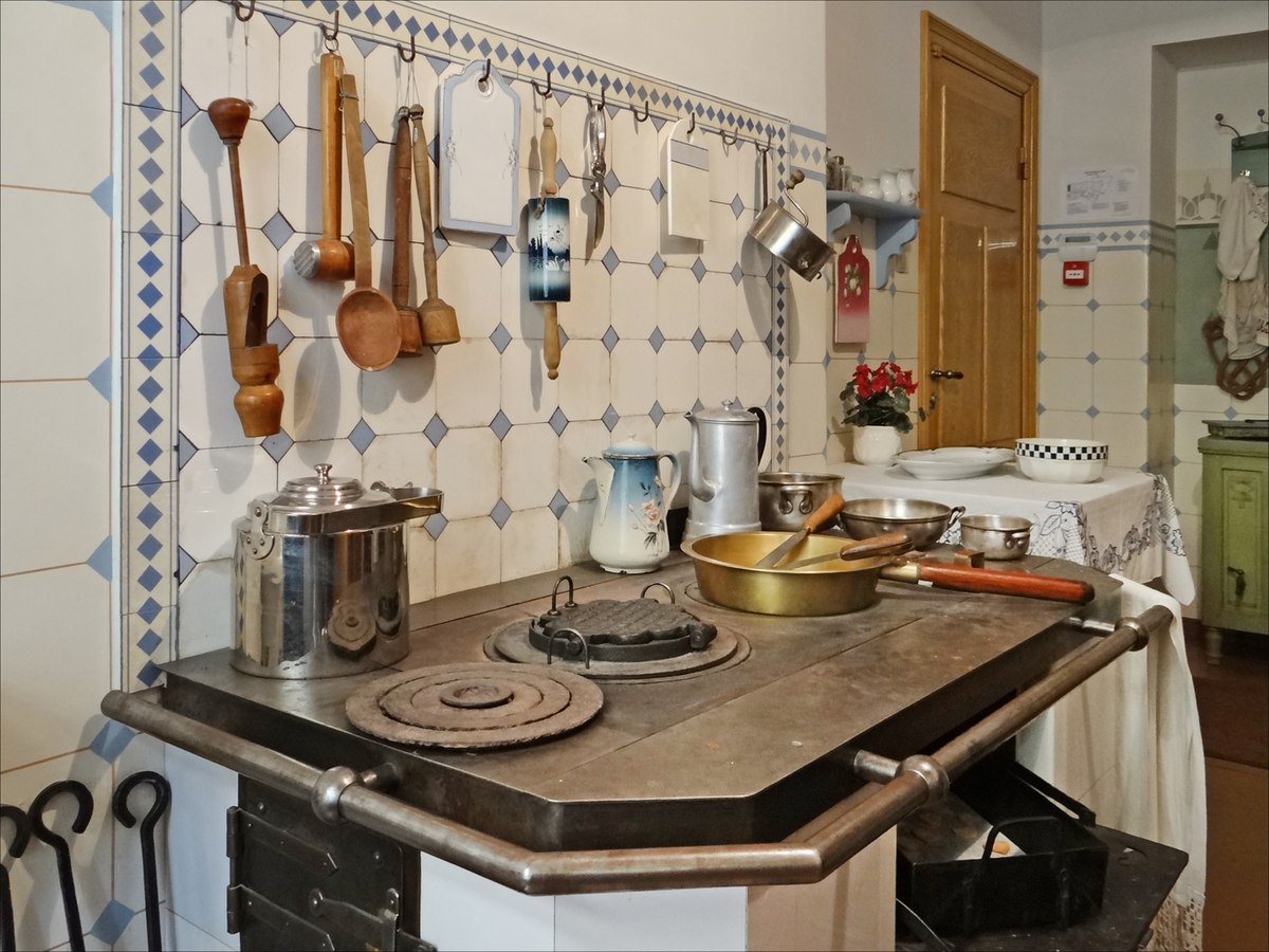 Design an Industrial Chic Kitchen With Exposed Brick and Metal Accents