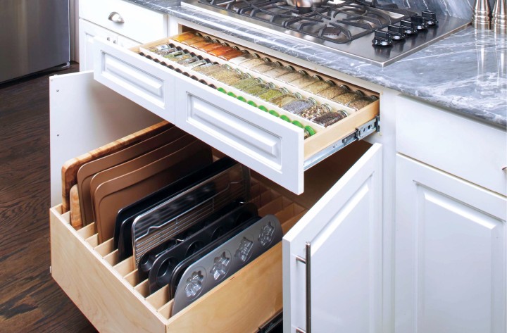 Hanging Wall Cabinets w/Custom Wood Hood Vent @CliqStudios