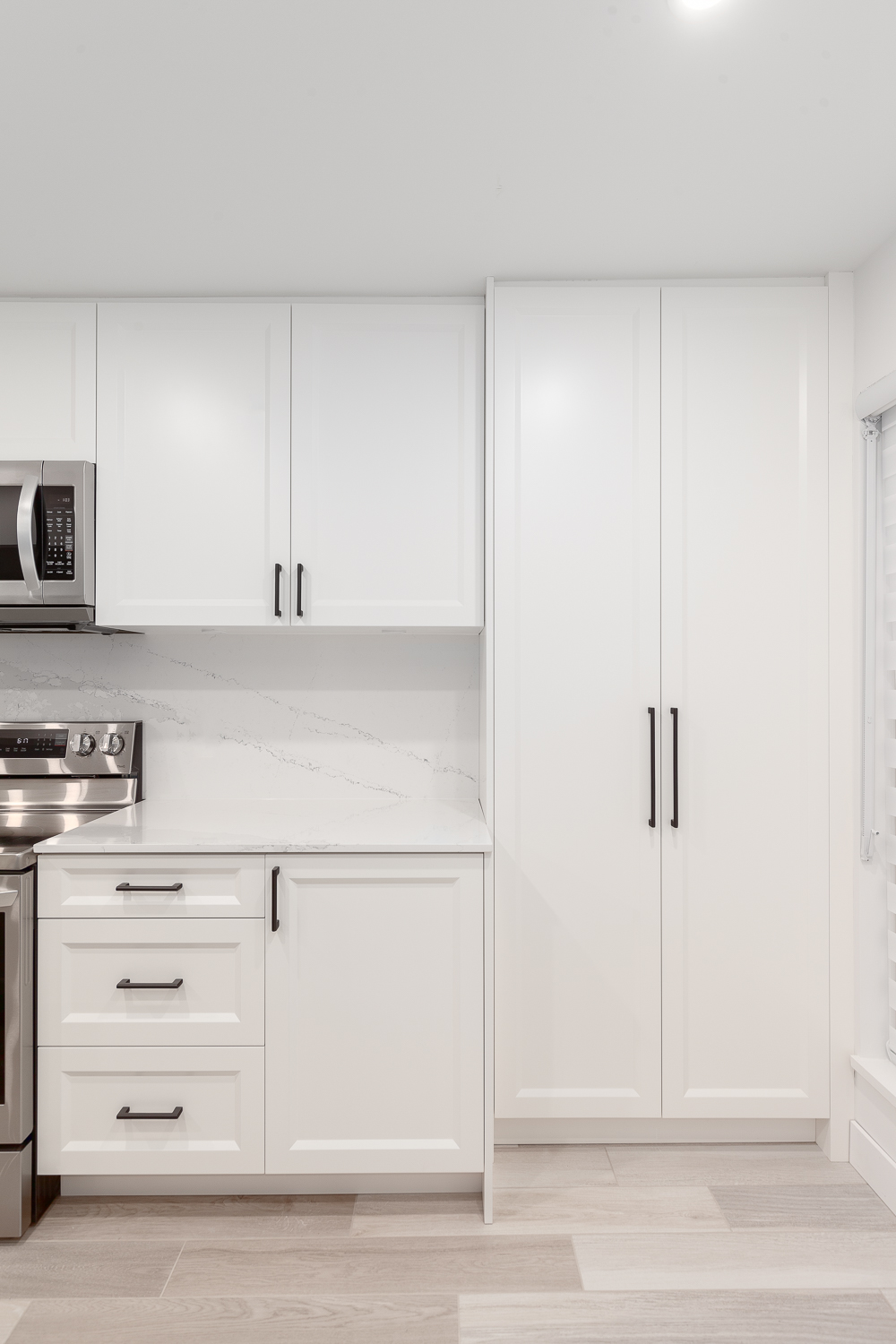 Modern White Kitchen Cabinets